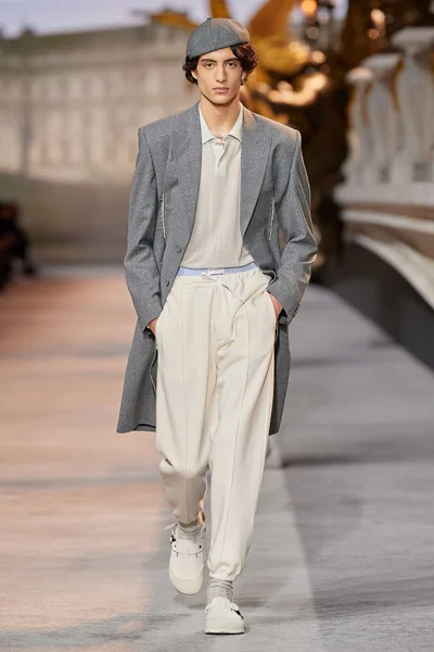 Look 14